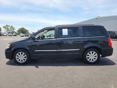 2016 Chrysler Town & Country Touring