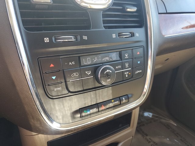 2016 Chrysler Town & Country Touring