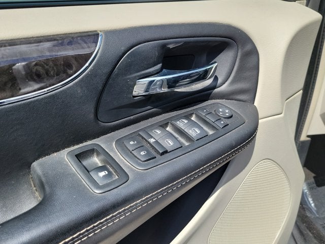 2014 Chrysler Town & Country Touring