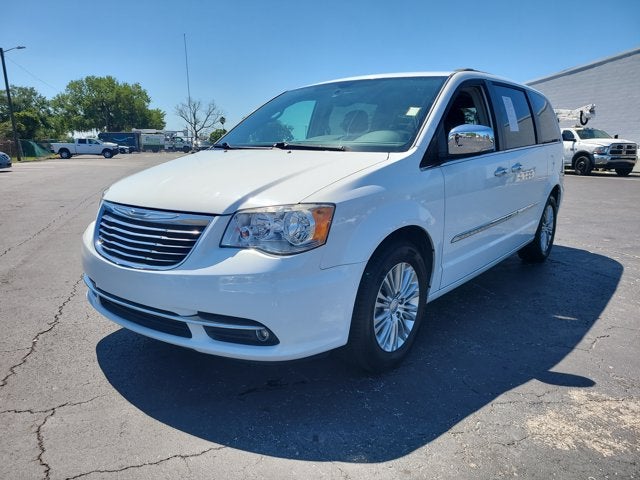 2015 Chrysler Town & Country Touring-L