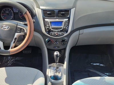 2013 Hyundai Accent SE