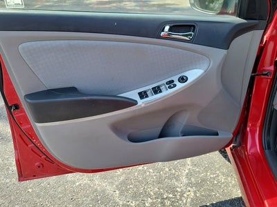 2013 Hyundai Accent SE