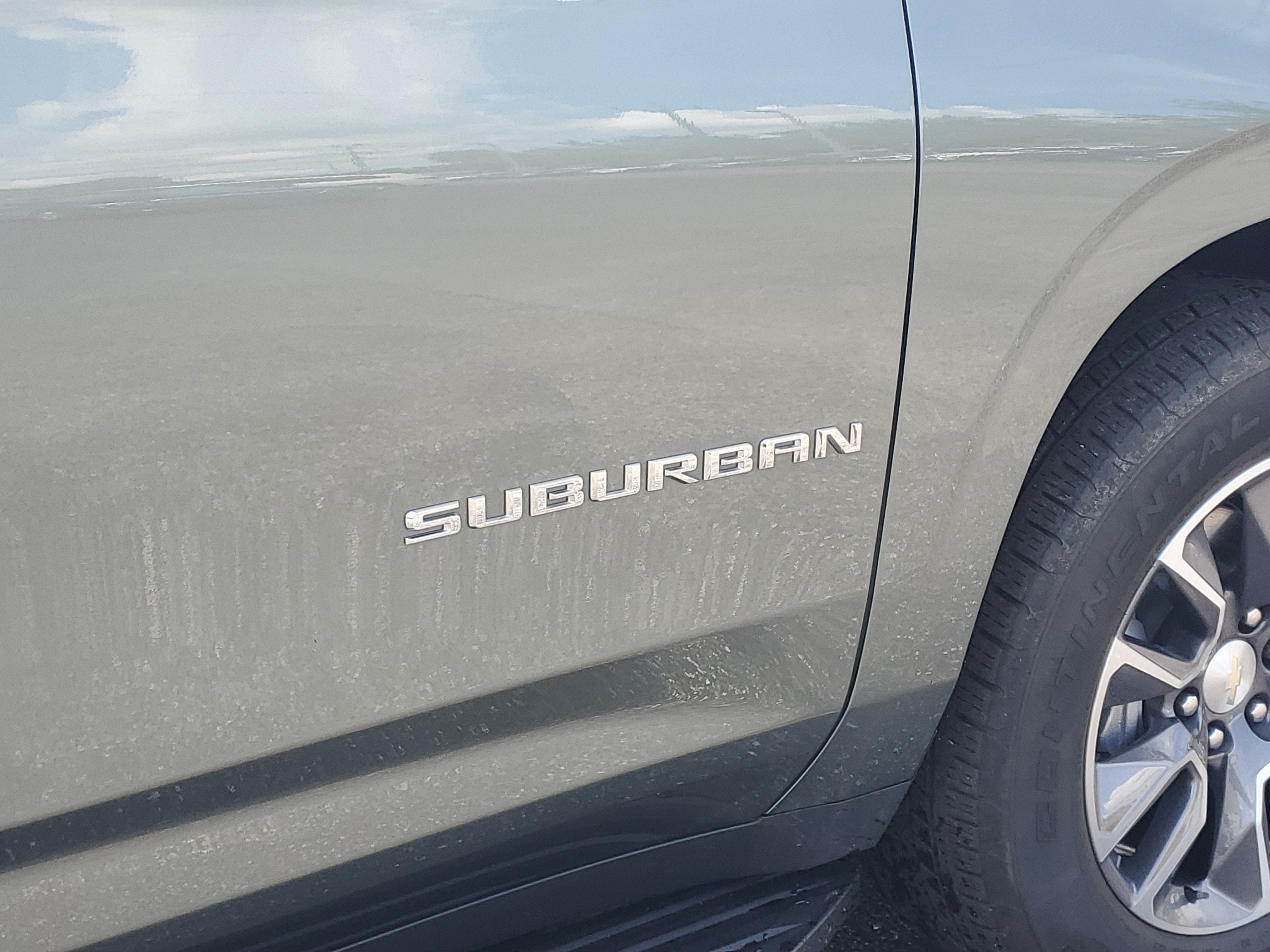 2023 Chevrolet Suburban LT