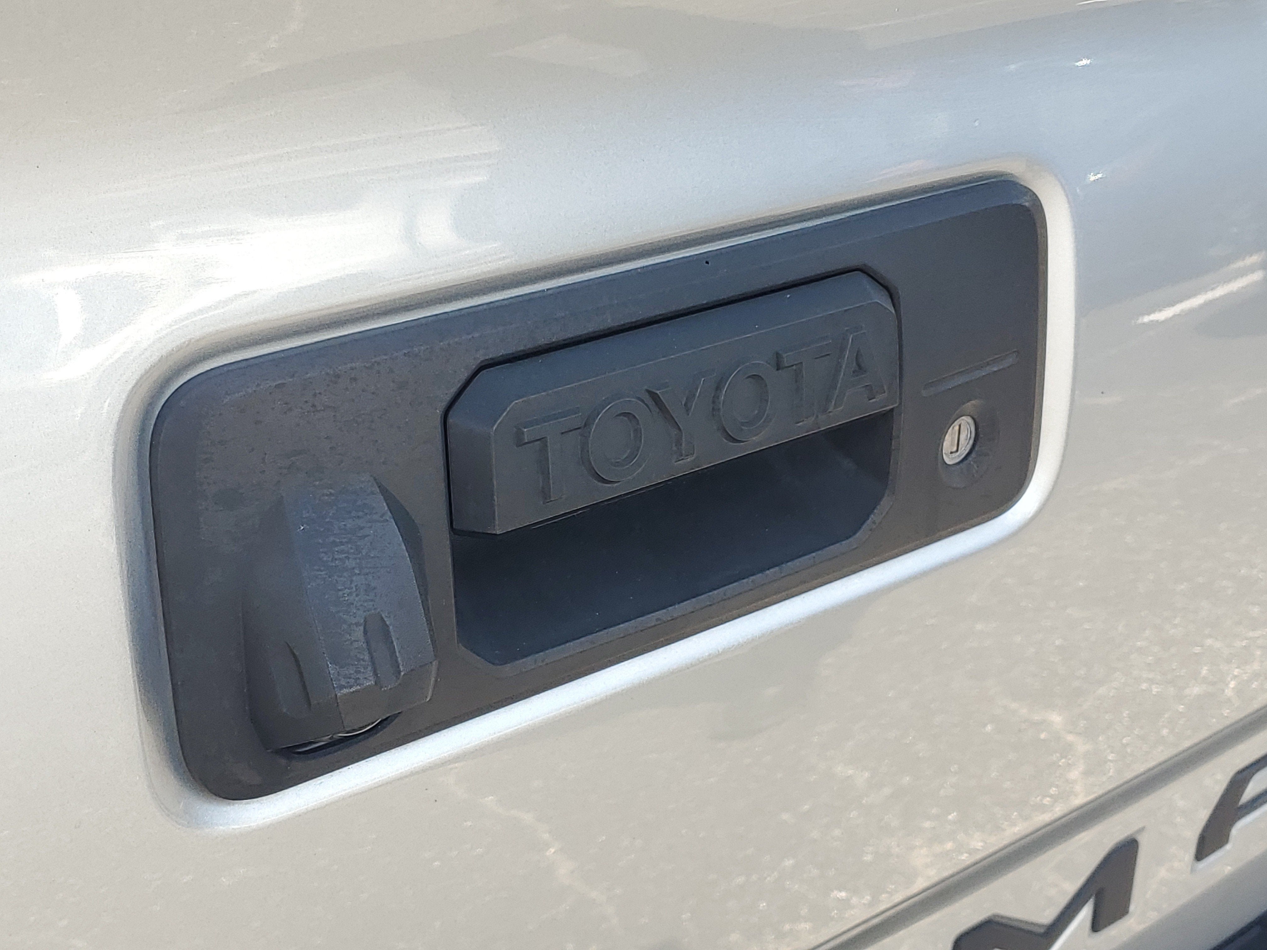 2022 Toyota Tacoma 2WD SR5