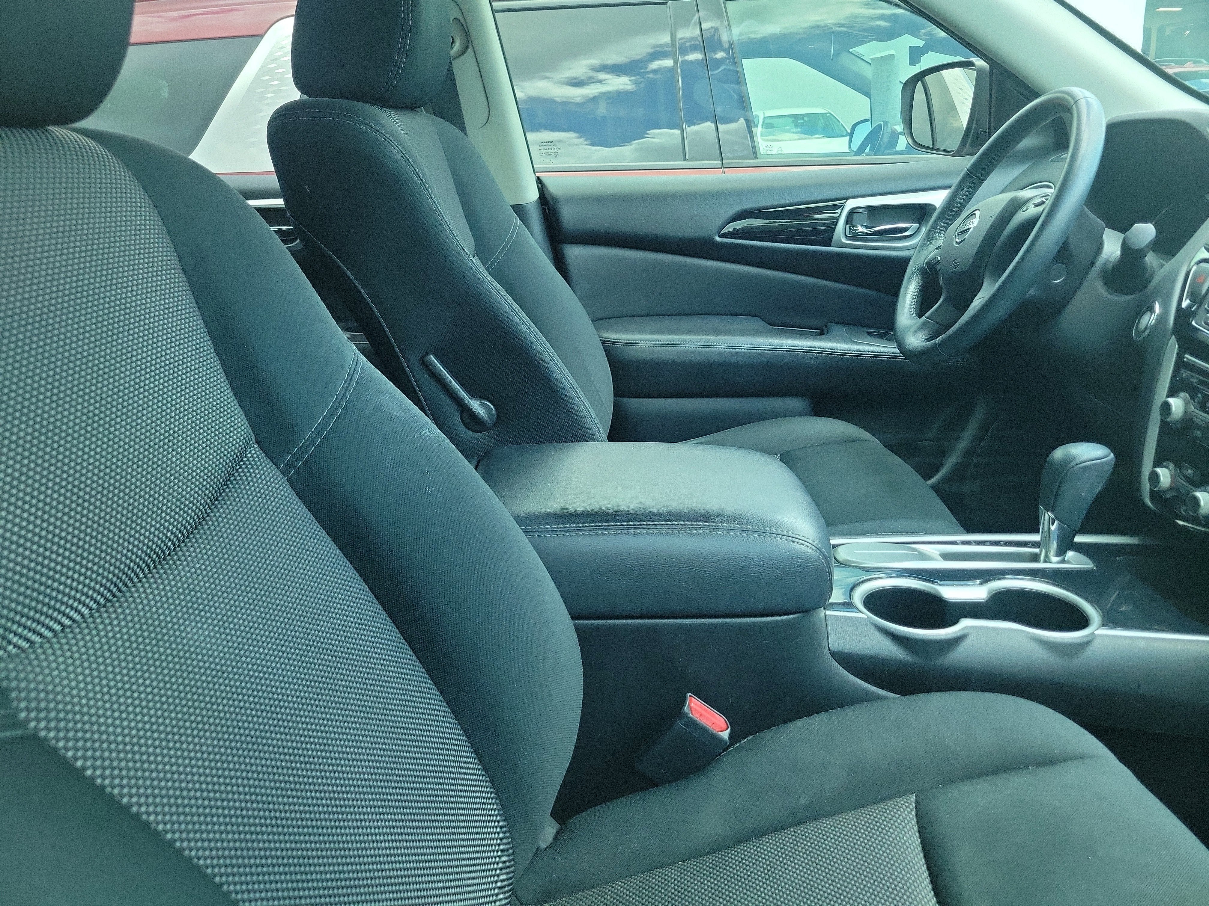 2018 Nissan Pathfinder SV