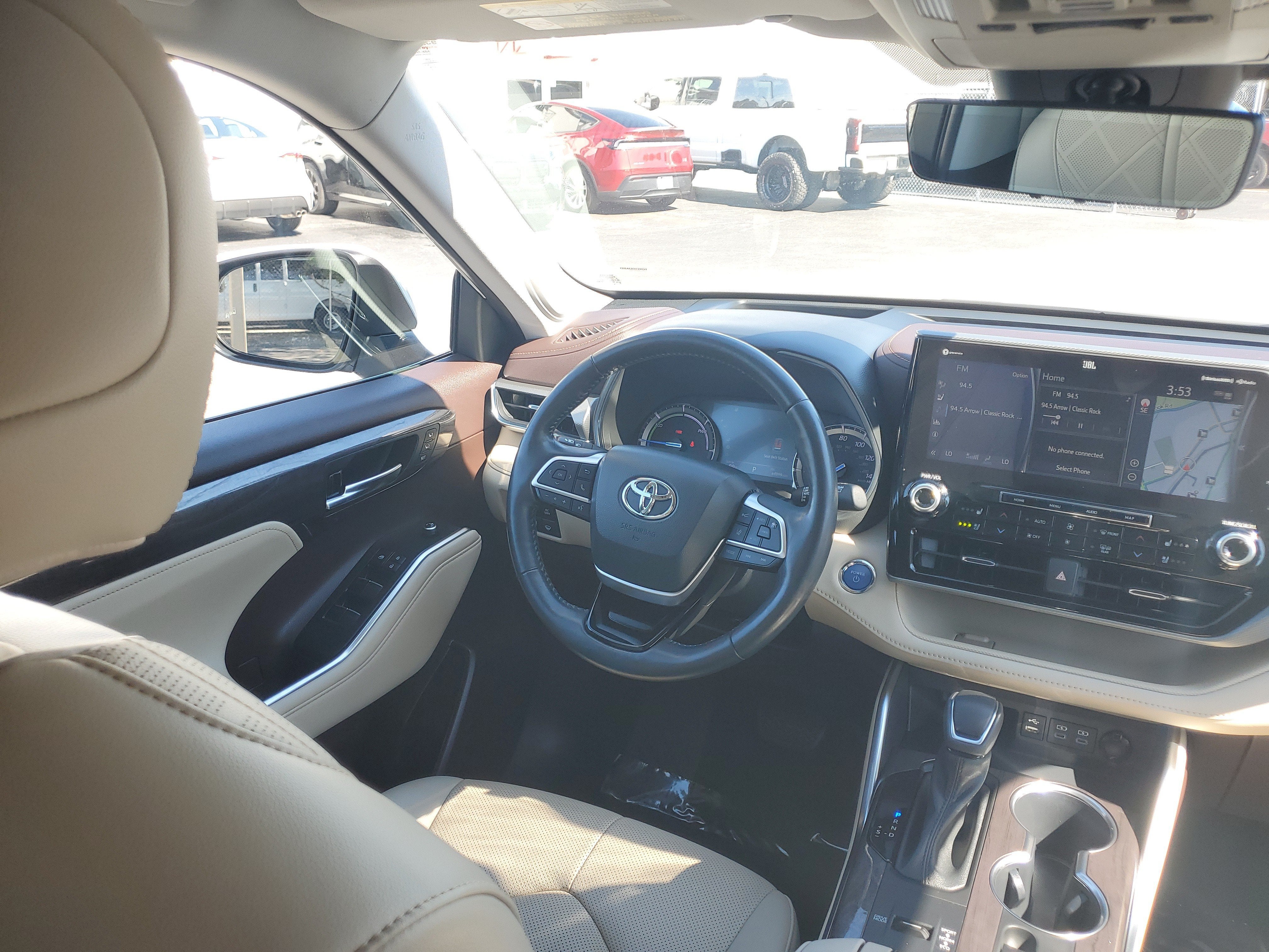 2022 Toyota Highlander Hybrid Platinum