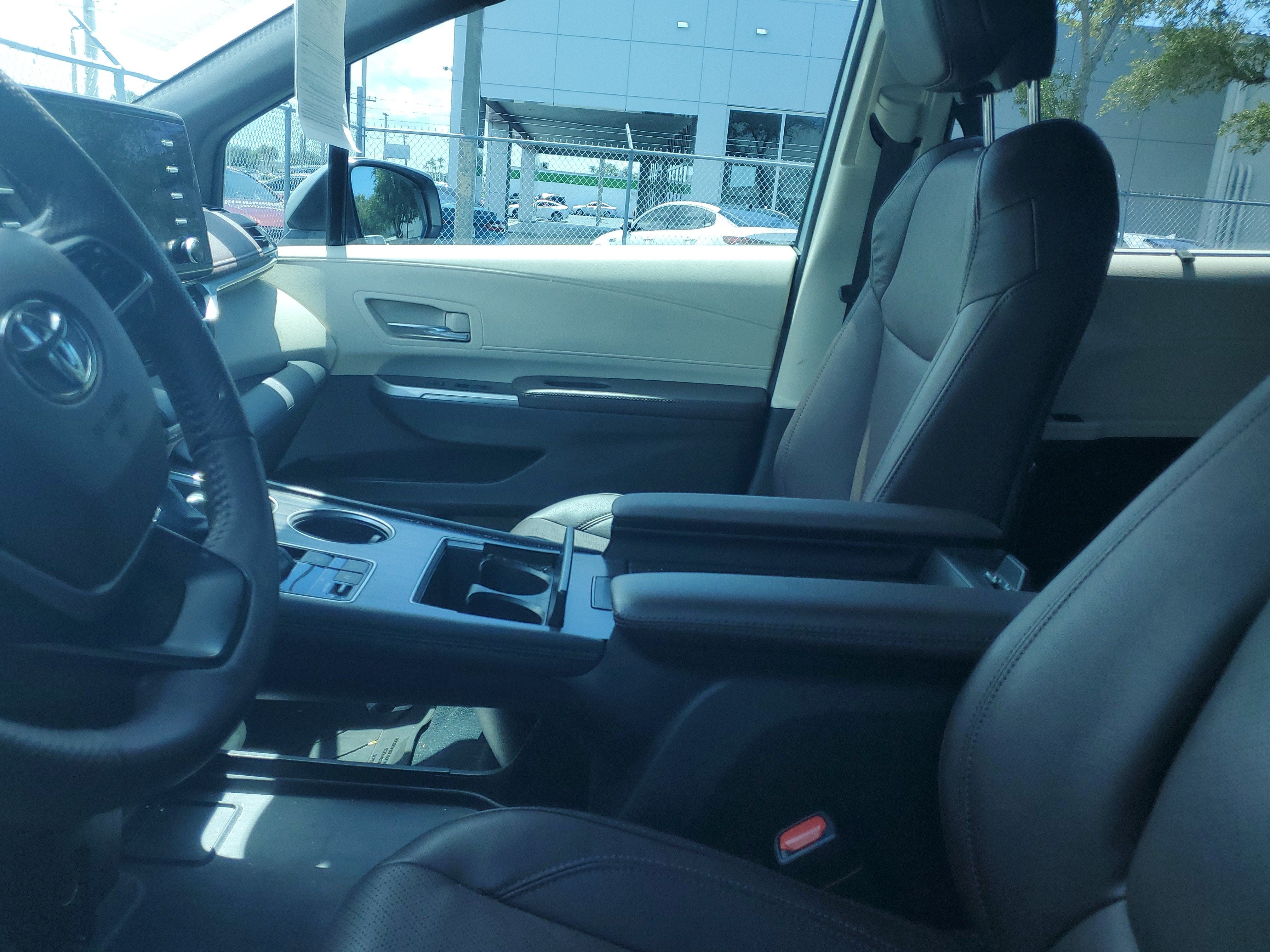 2023 Toyota Sienna Platinum