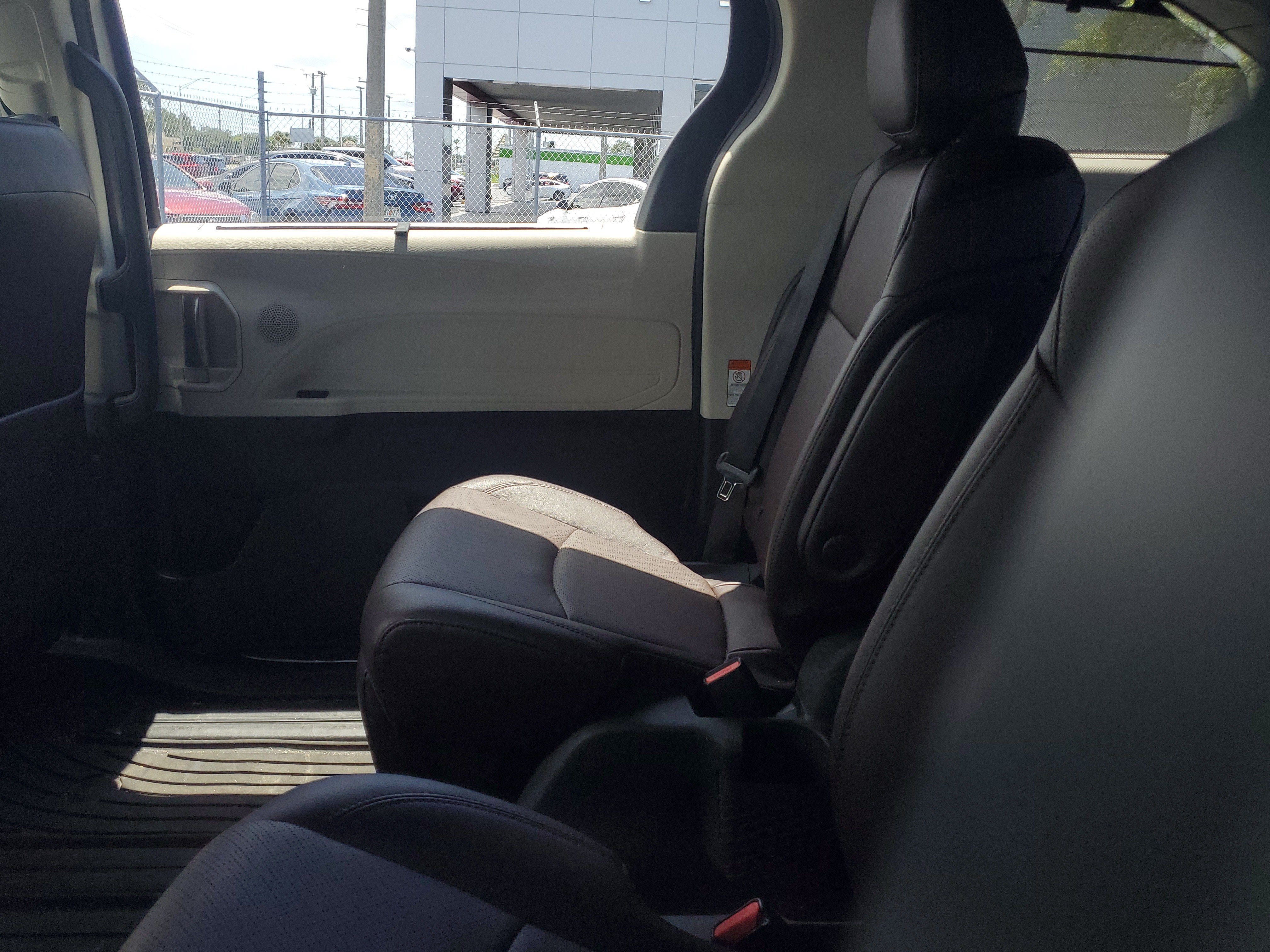 2023 Toyota Sienna Platinum