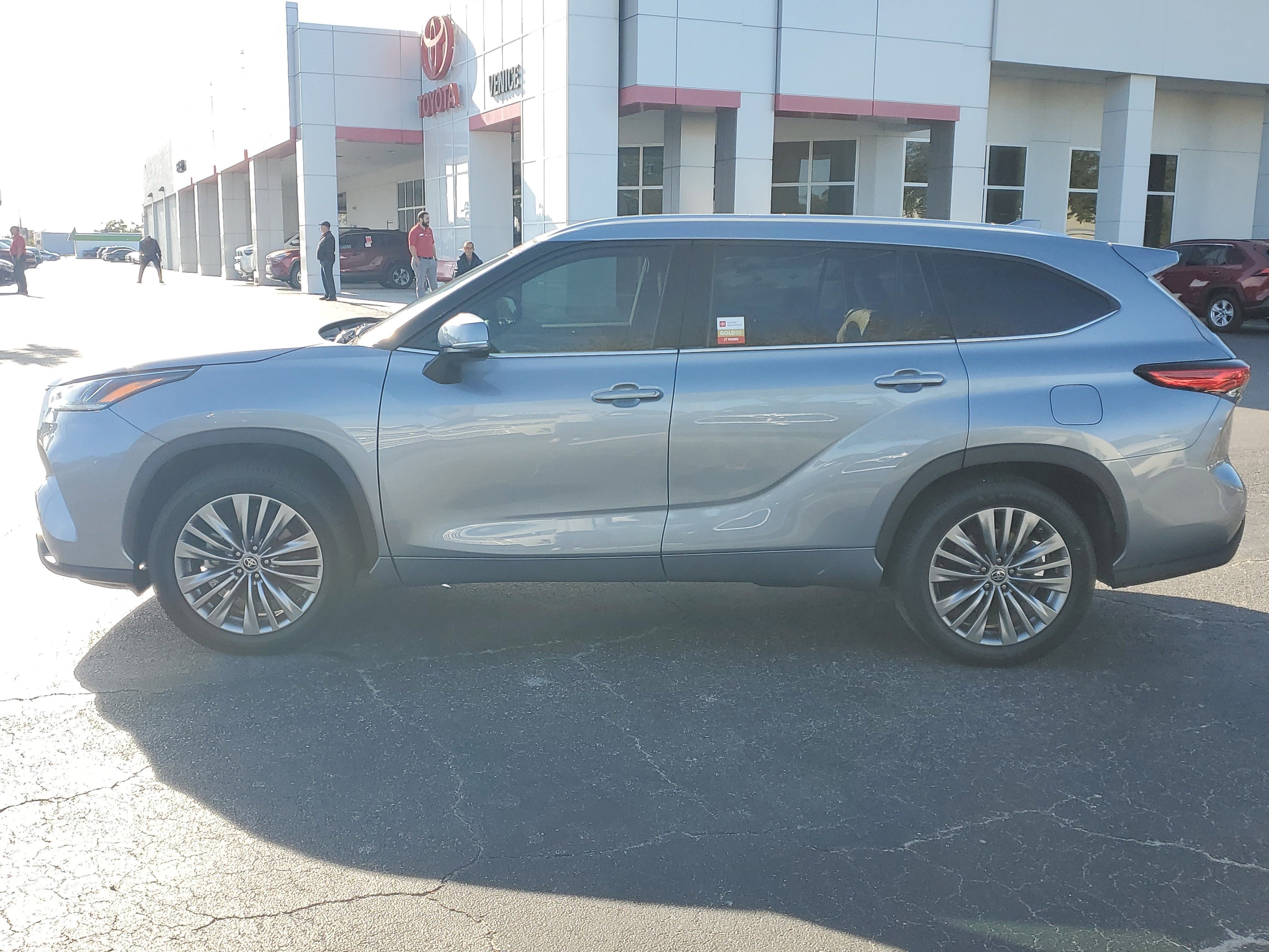 2022 Toyota Highlander Platinum