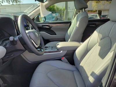 2024 Toyota Highlander LE