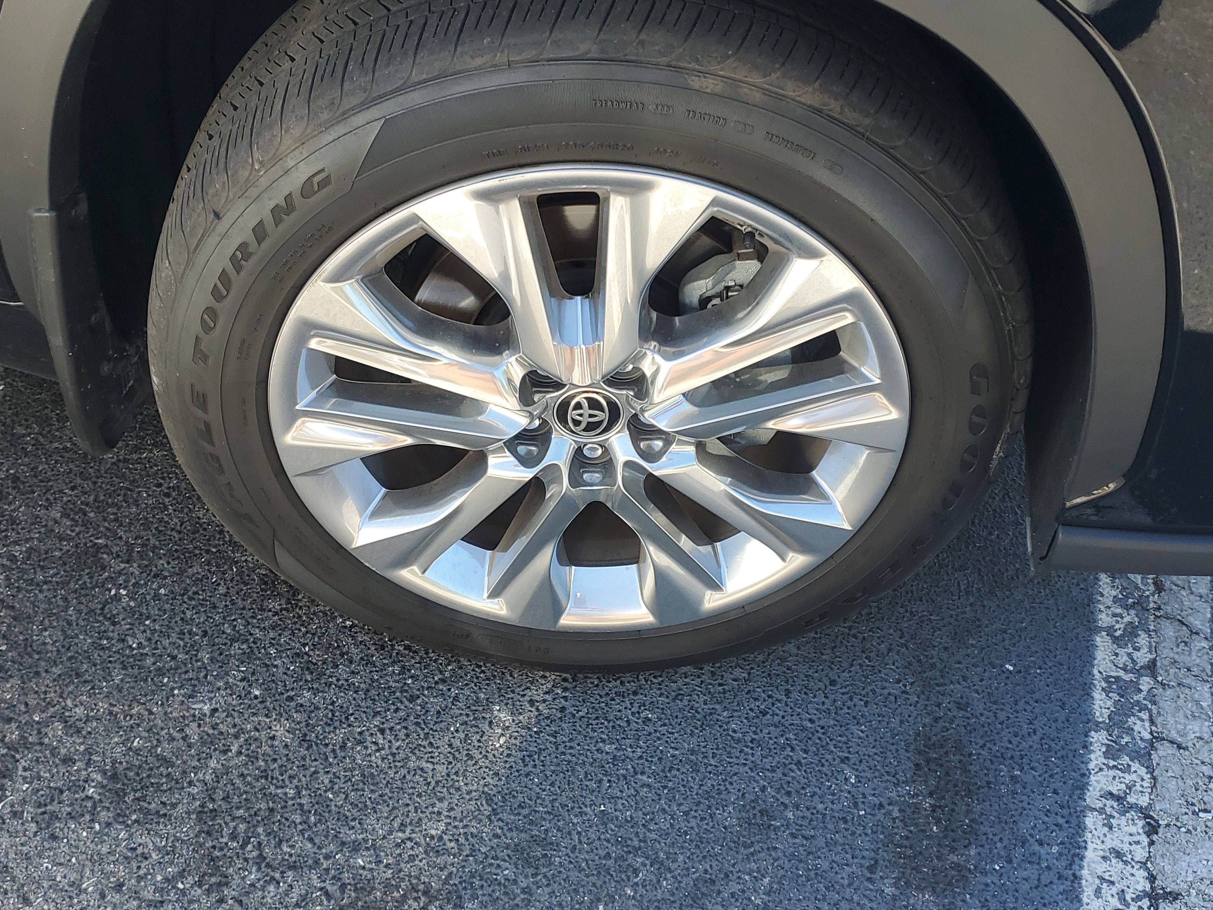 2024 Toyota Highlander LE