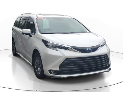 2025 Toyota Sienna XLE