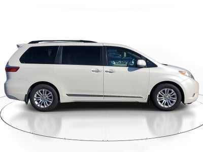 2017 Toyota Sienna XLE
