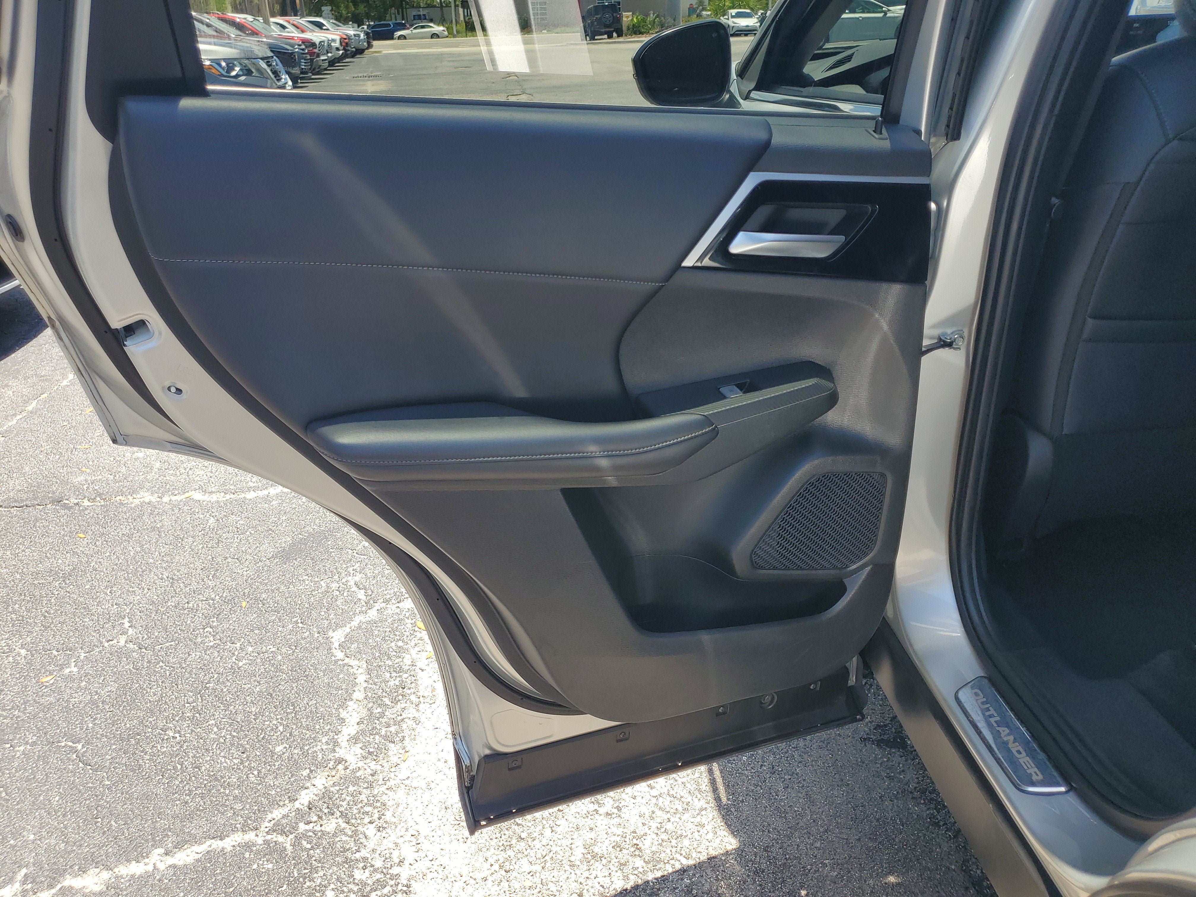 2024 Mitsubishi Outlander SE Black Edition w/Pano Roof