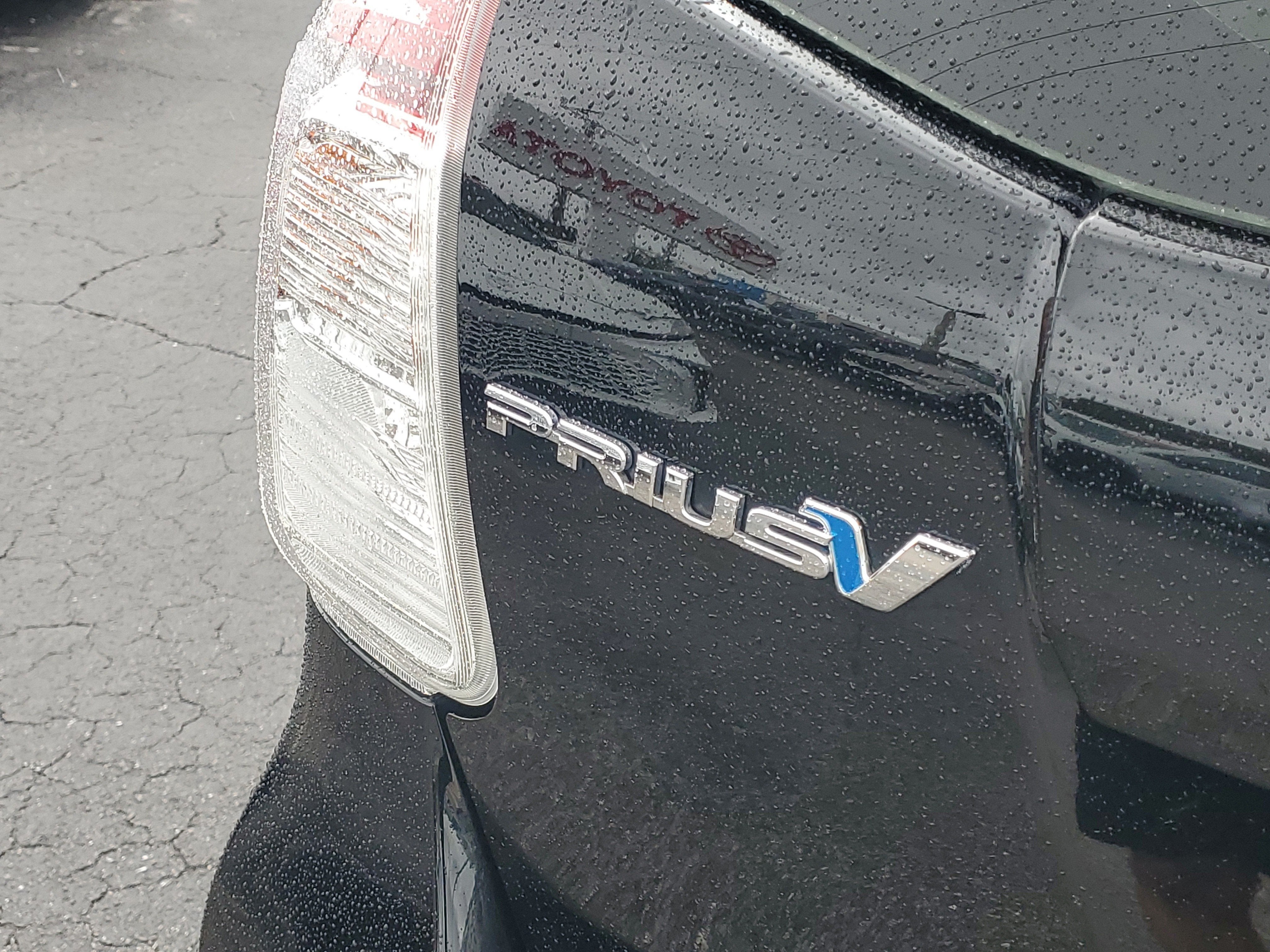 2017 Toyota Prius v Two