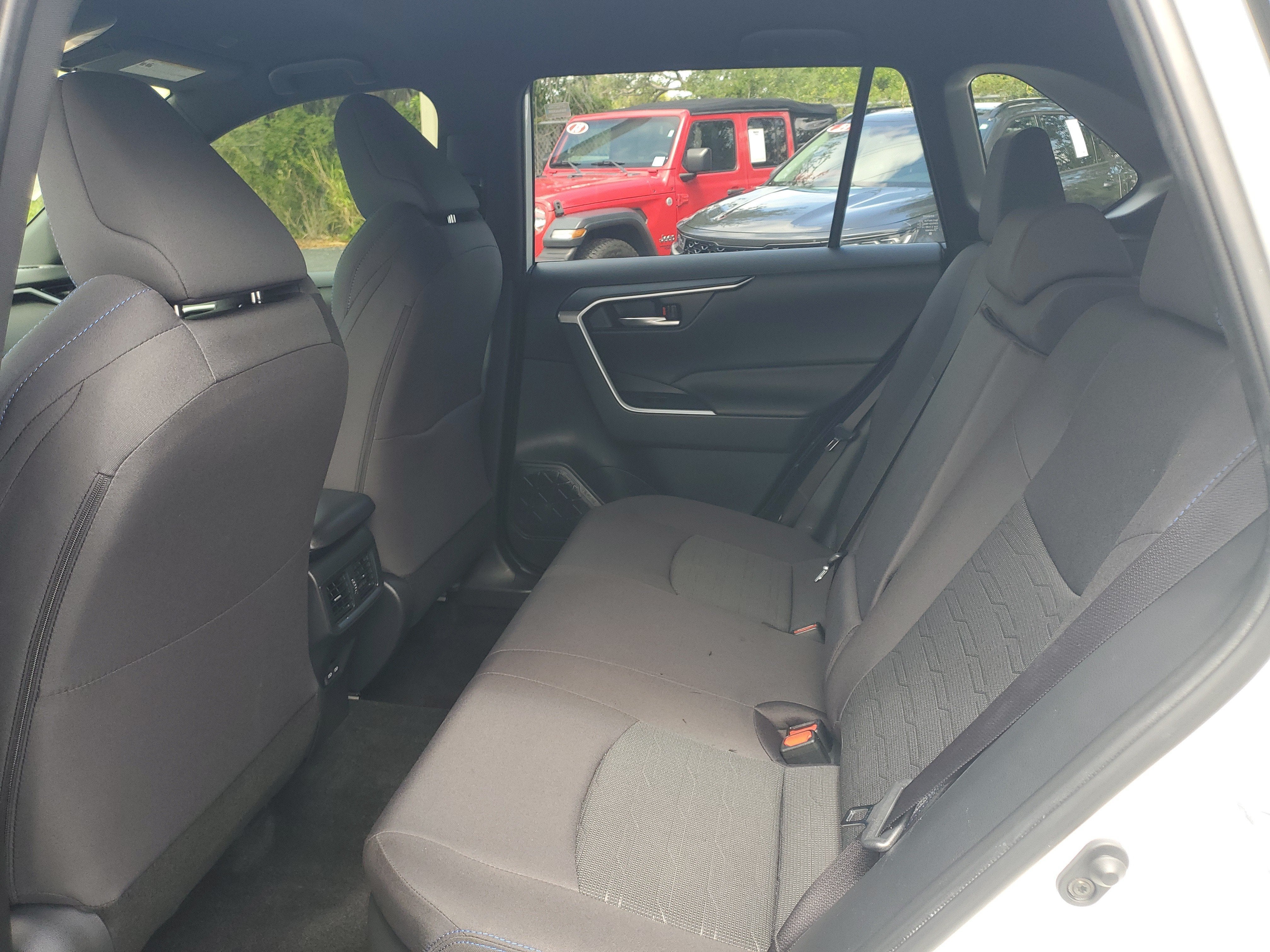 2023 Toyota RAV4 Hybrid SE