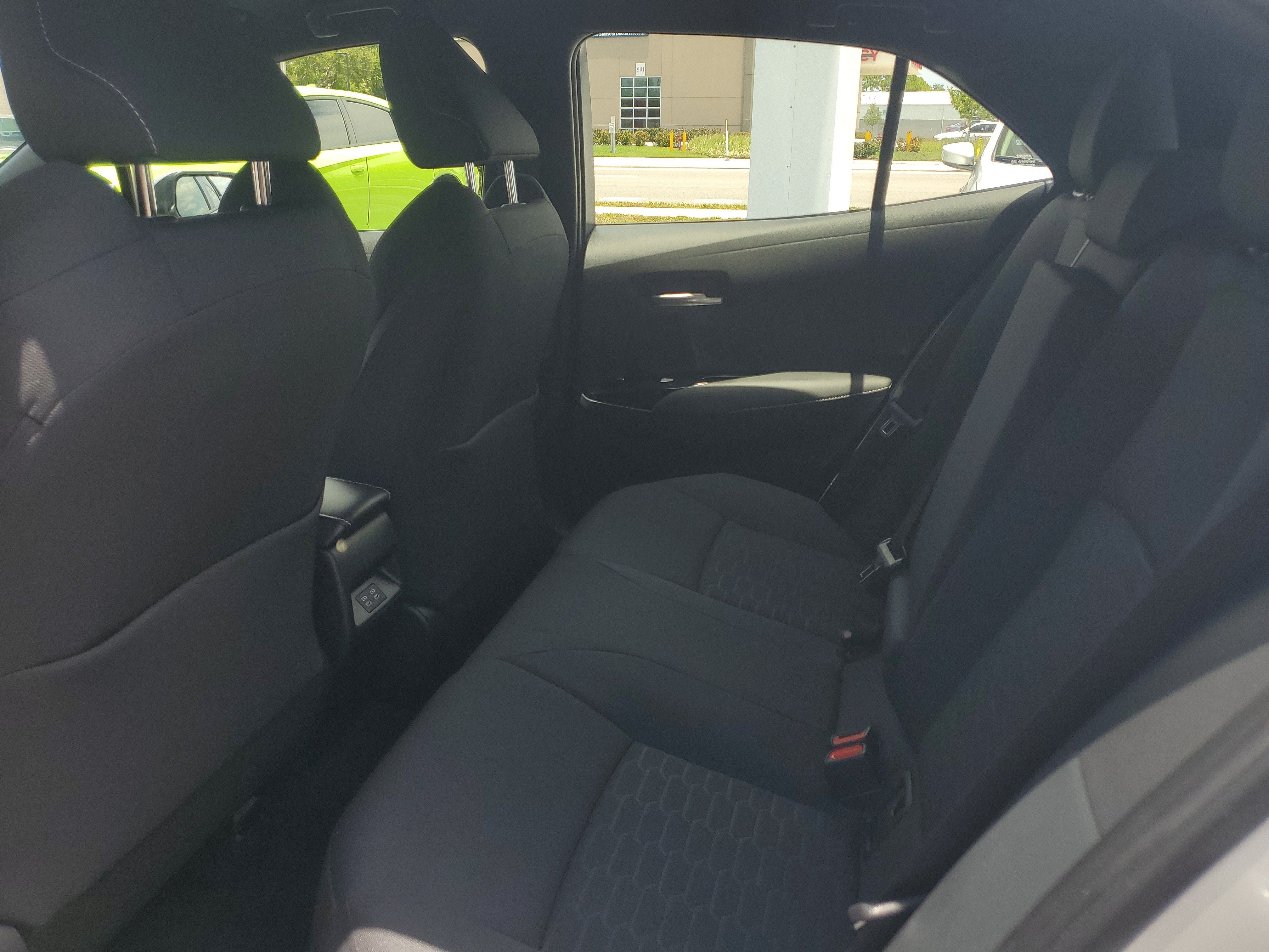 2025 Toyota Corolla Hatchback SE