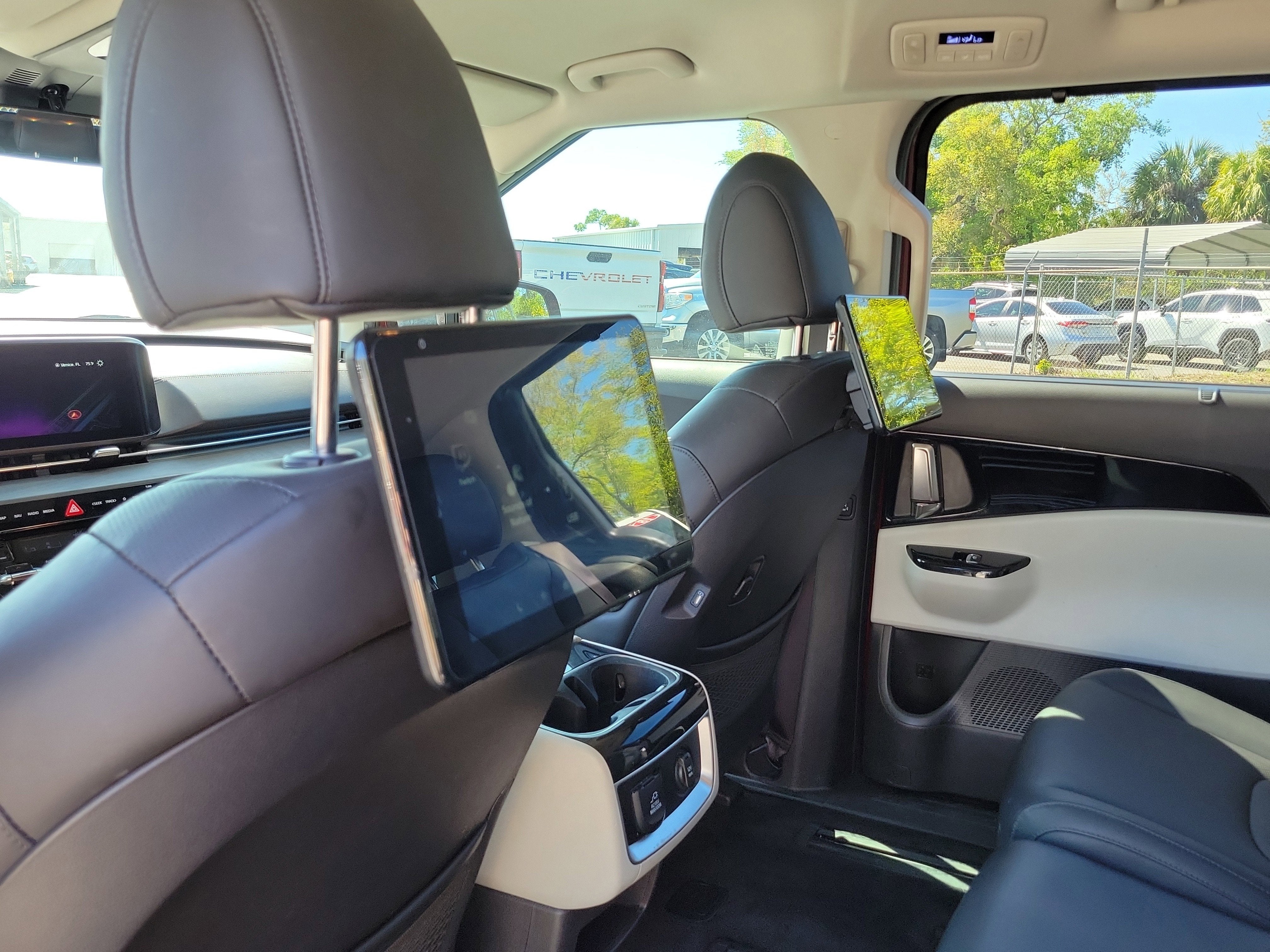 2023 Kia Carnival SX