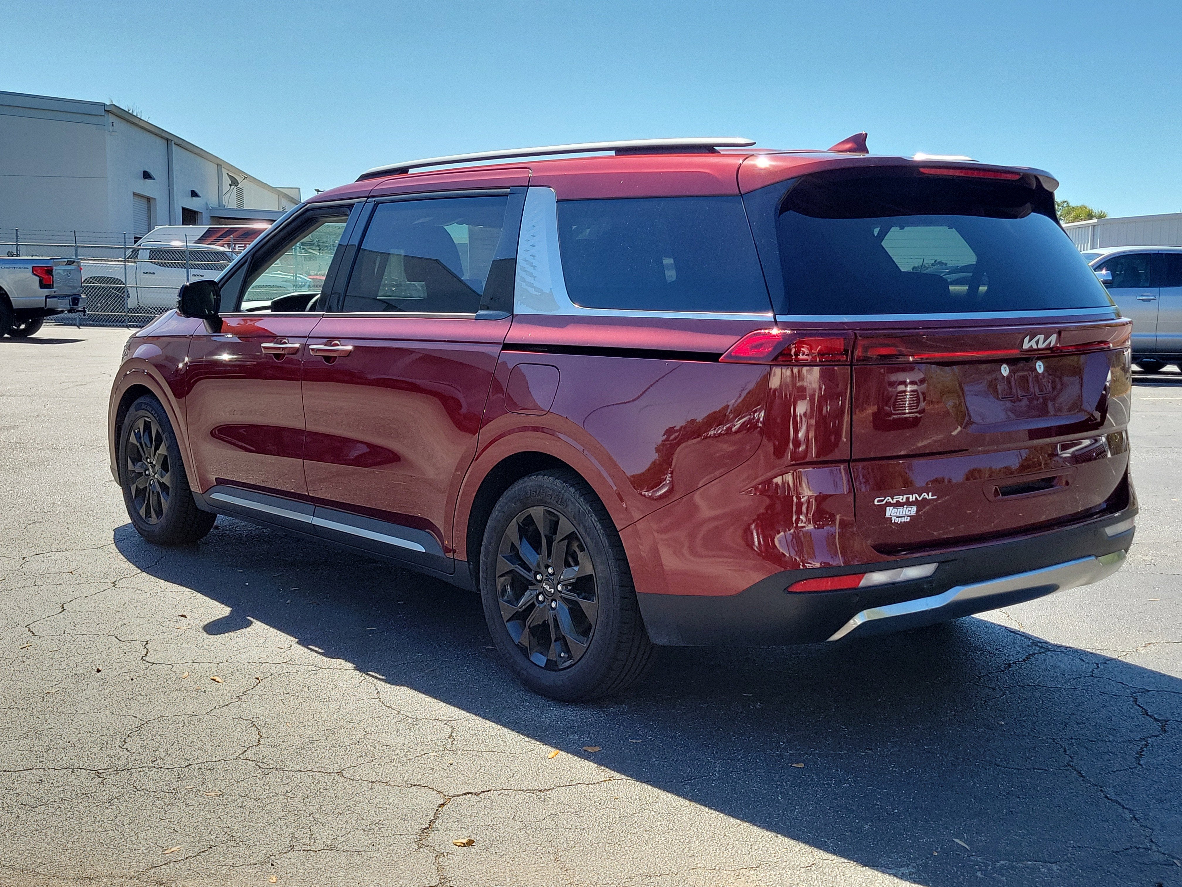 2023 Kia Carnival SX