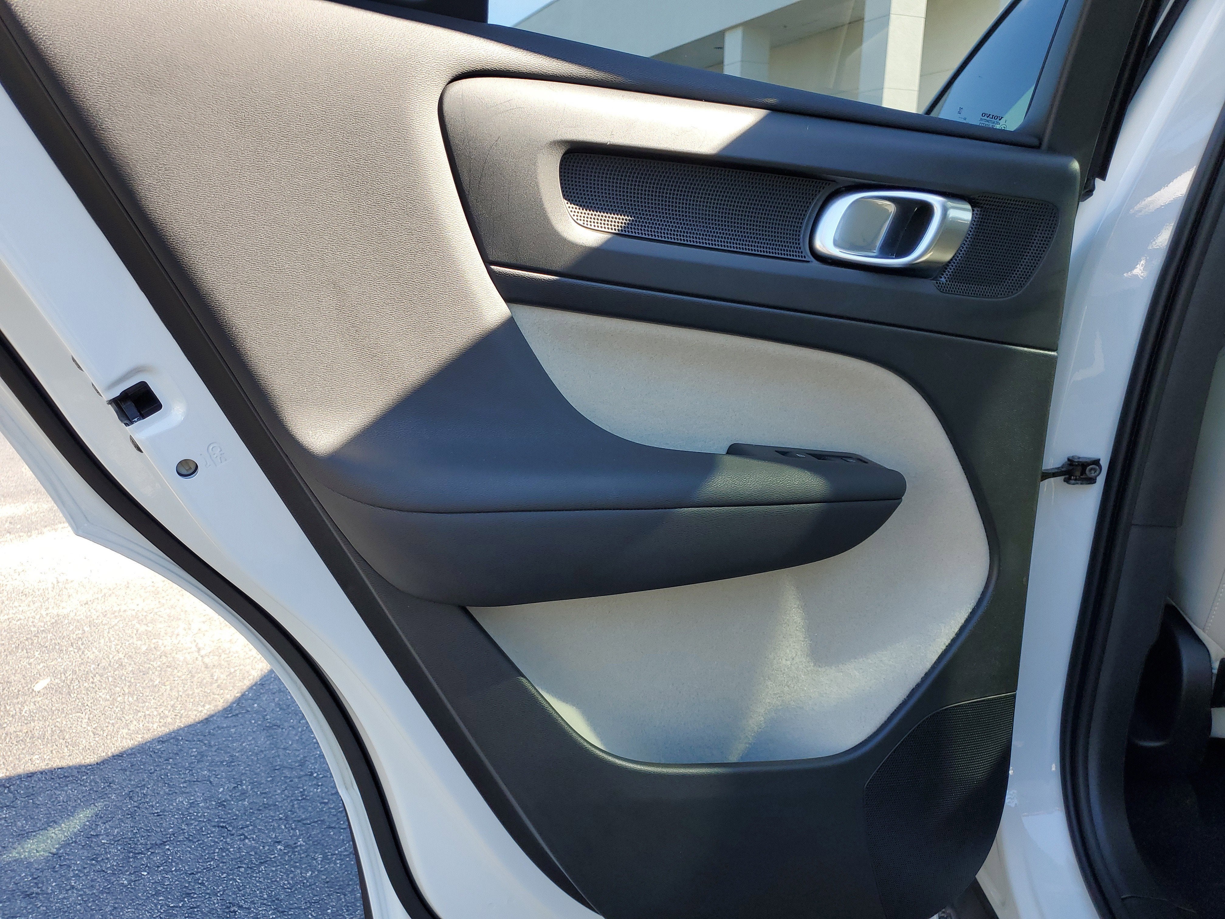 2024 Volvo XC40 Plus Dark Theme