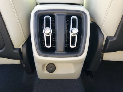 2024 Volvo XC40 Plus Dark Theme