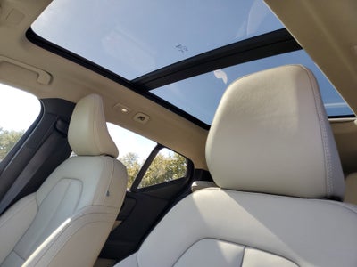 2024 Volvo XC40 Plus Dark Theme