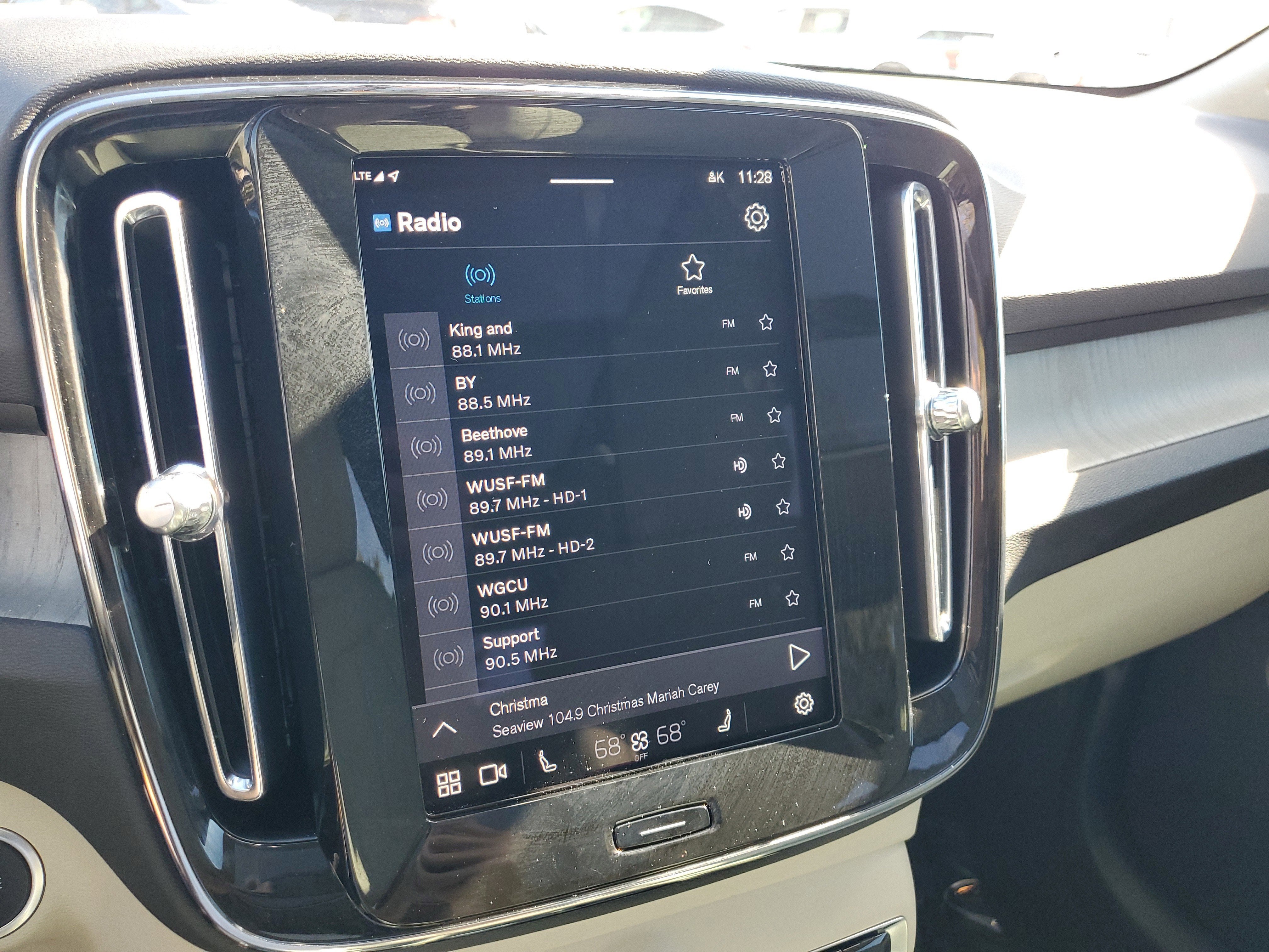 2024 Volvo XC40 Plus Dark Theme