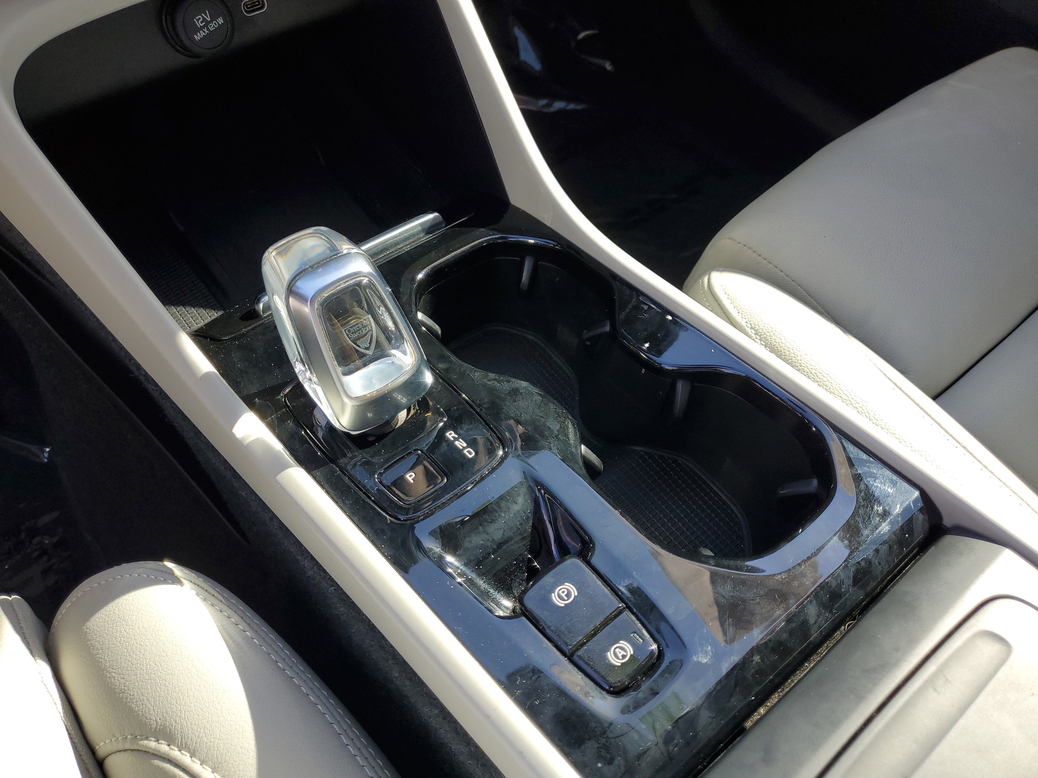 2024 Volvo XC40 Plus Dark Theme