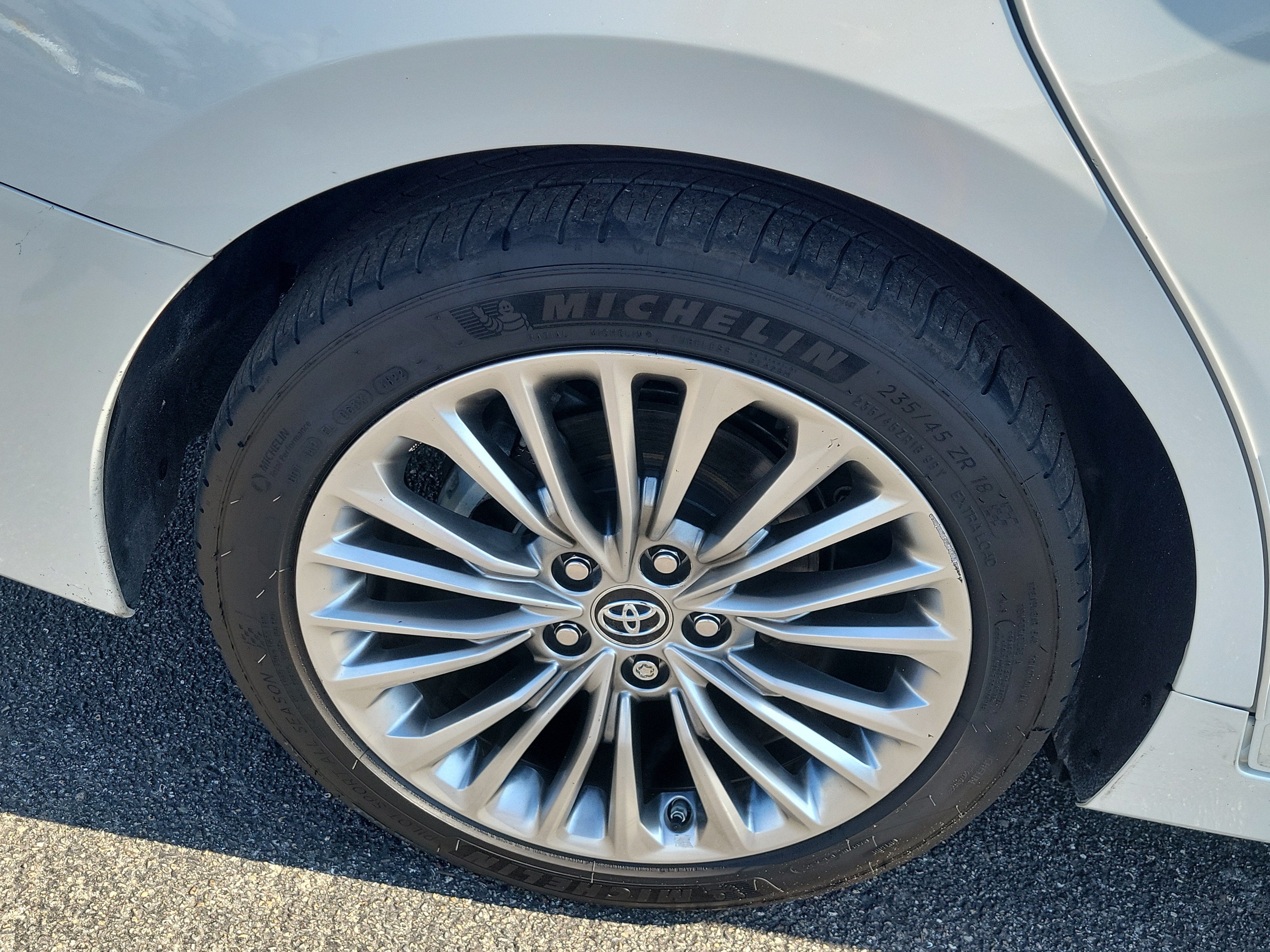 2019 Toyota Avalon Hybrid Limited
