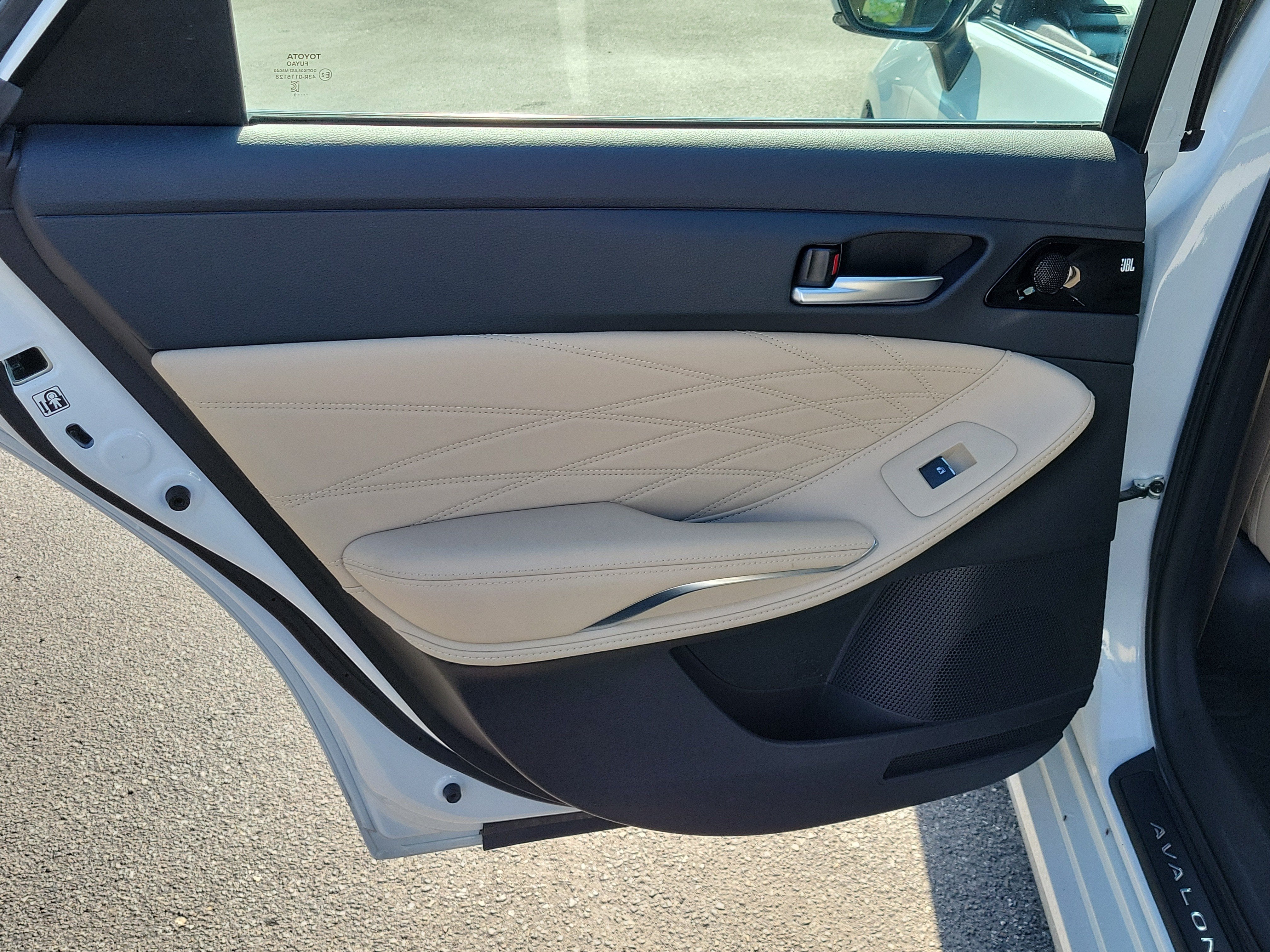 2019 Toyota Avalon Hybrid Limited