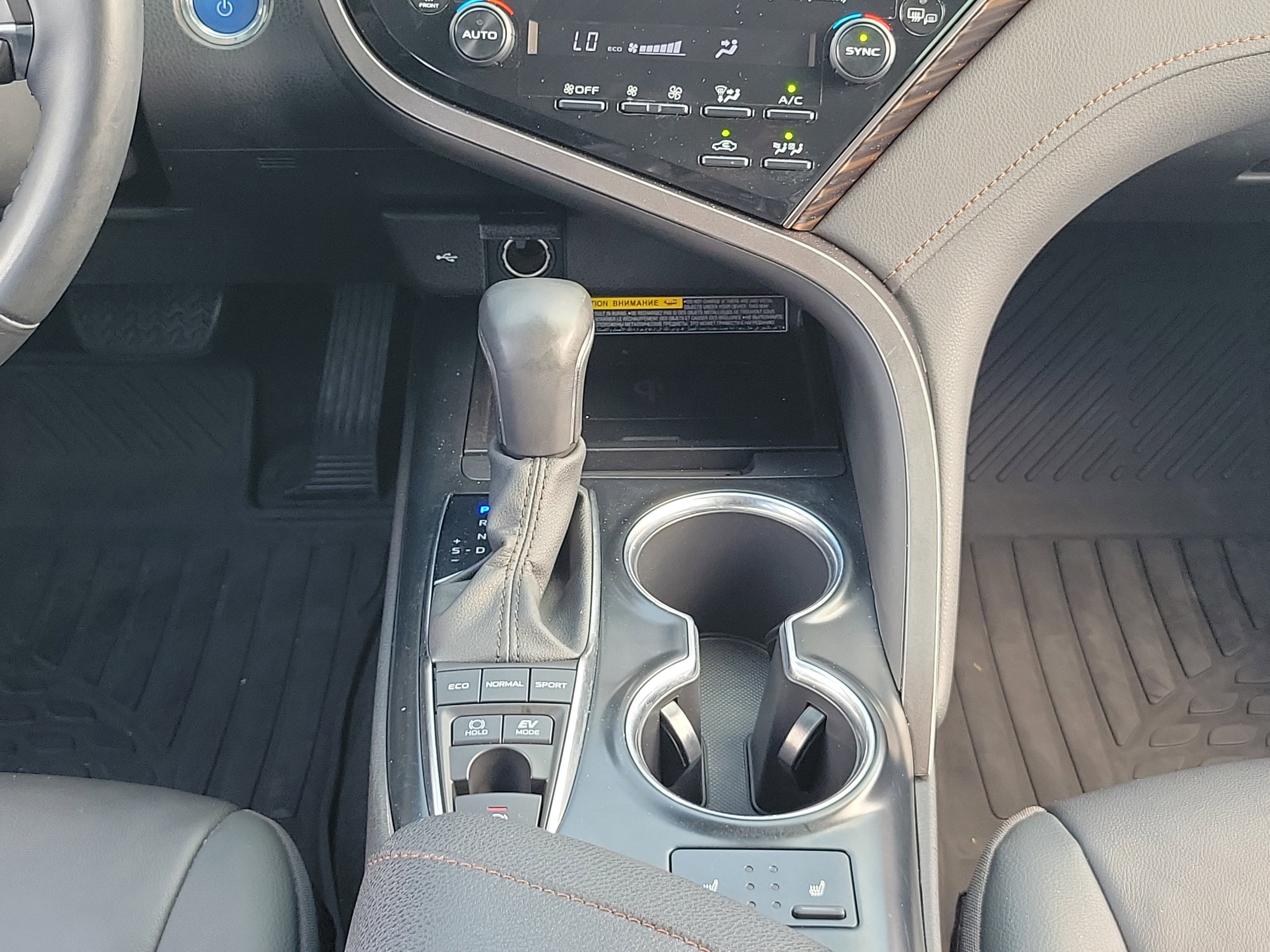 2020 Toyota Camry Hybrid XLE