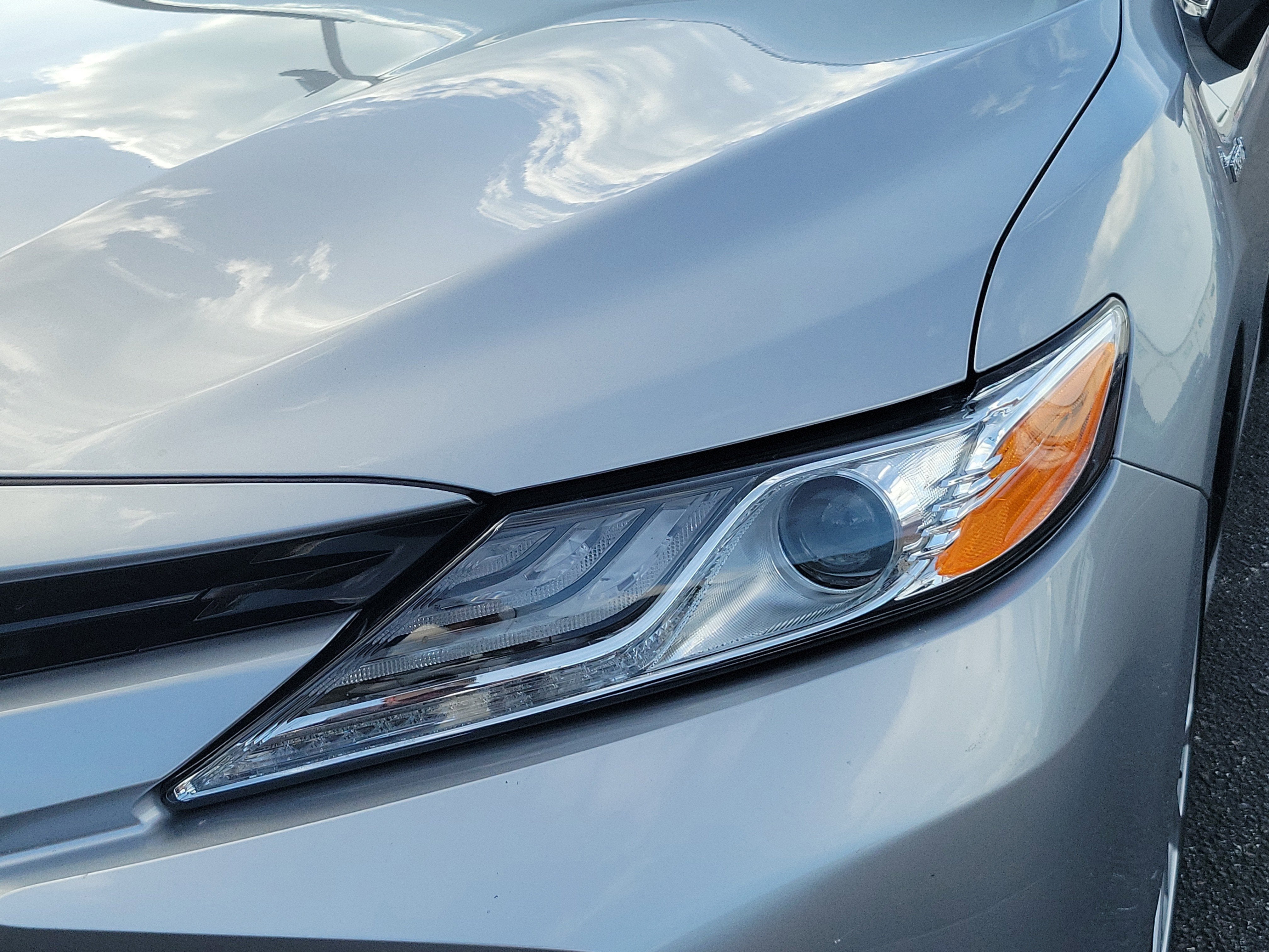 2020 Toyota Camry Hybrid XLE