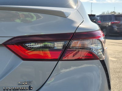 2022 Toyota Camry Hybrid SE