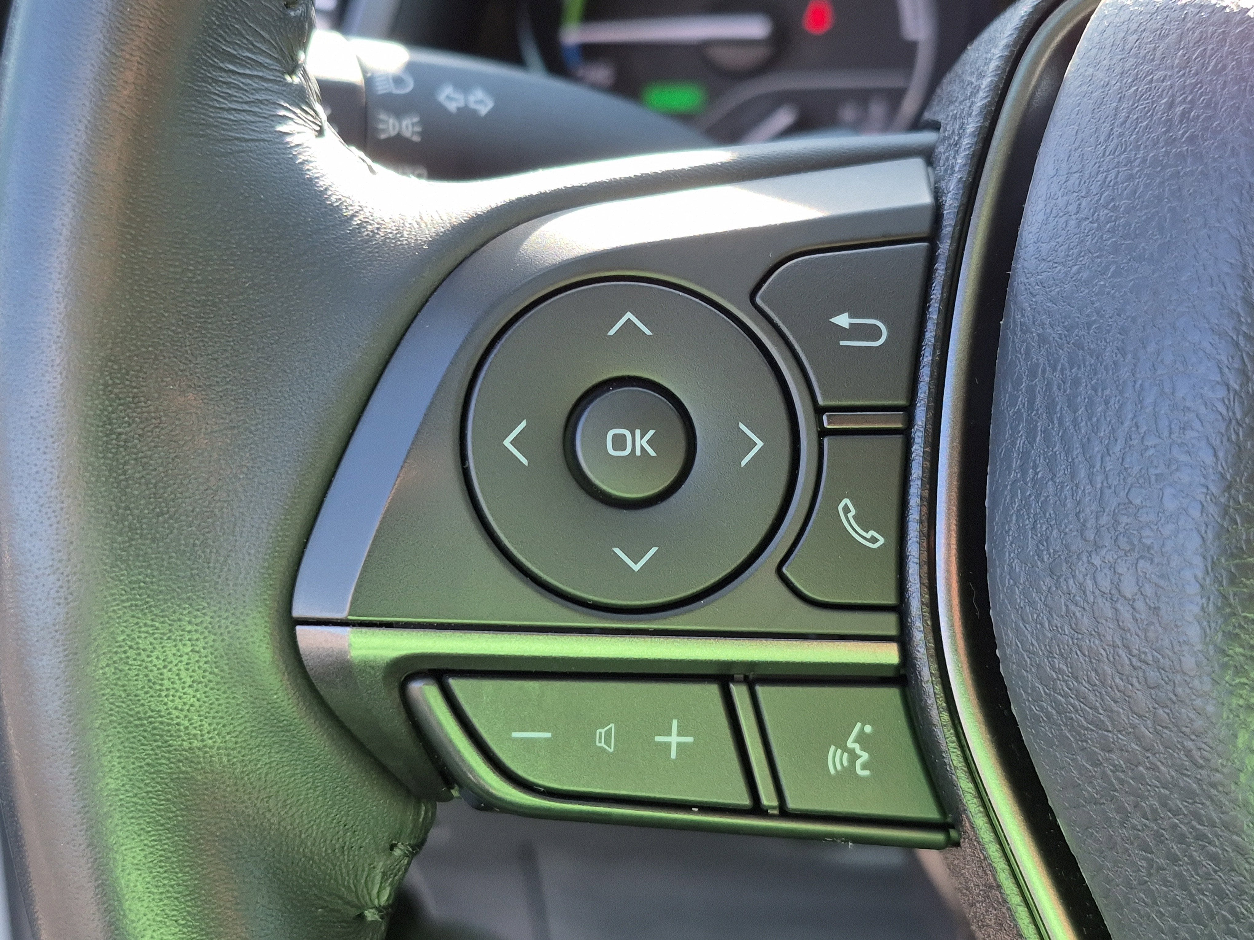 2022 Toyota Camry Hybrid SE