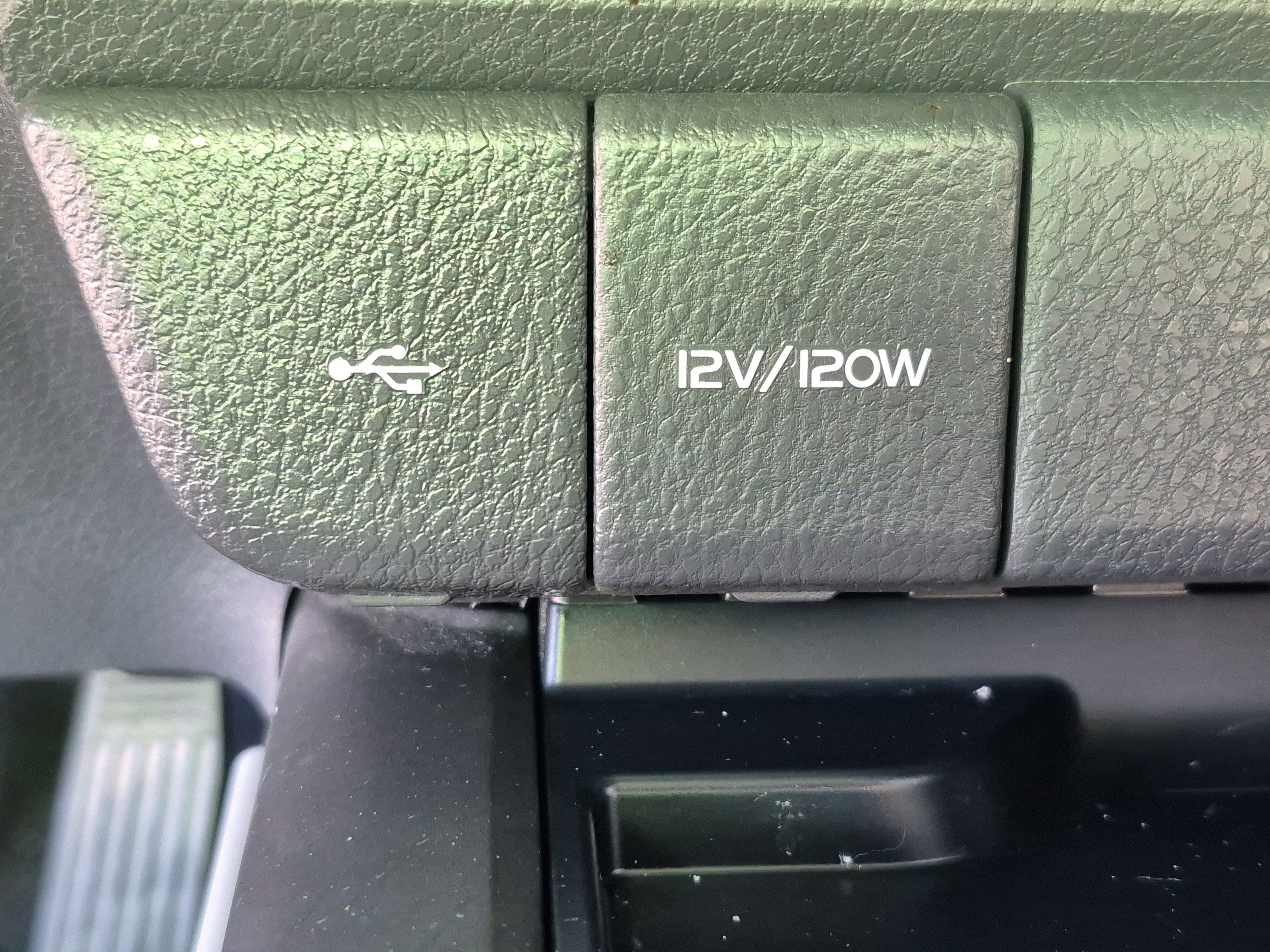 2022 Toyota Camry Hybrid SE