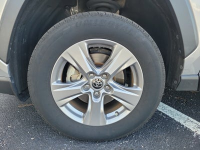 2022 Toyota RAV4 Hybrid XLE