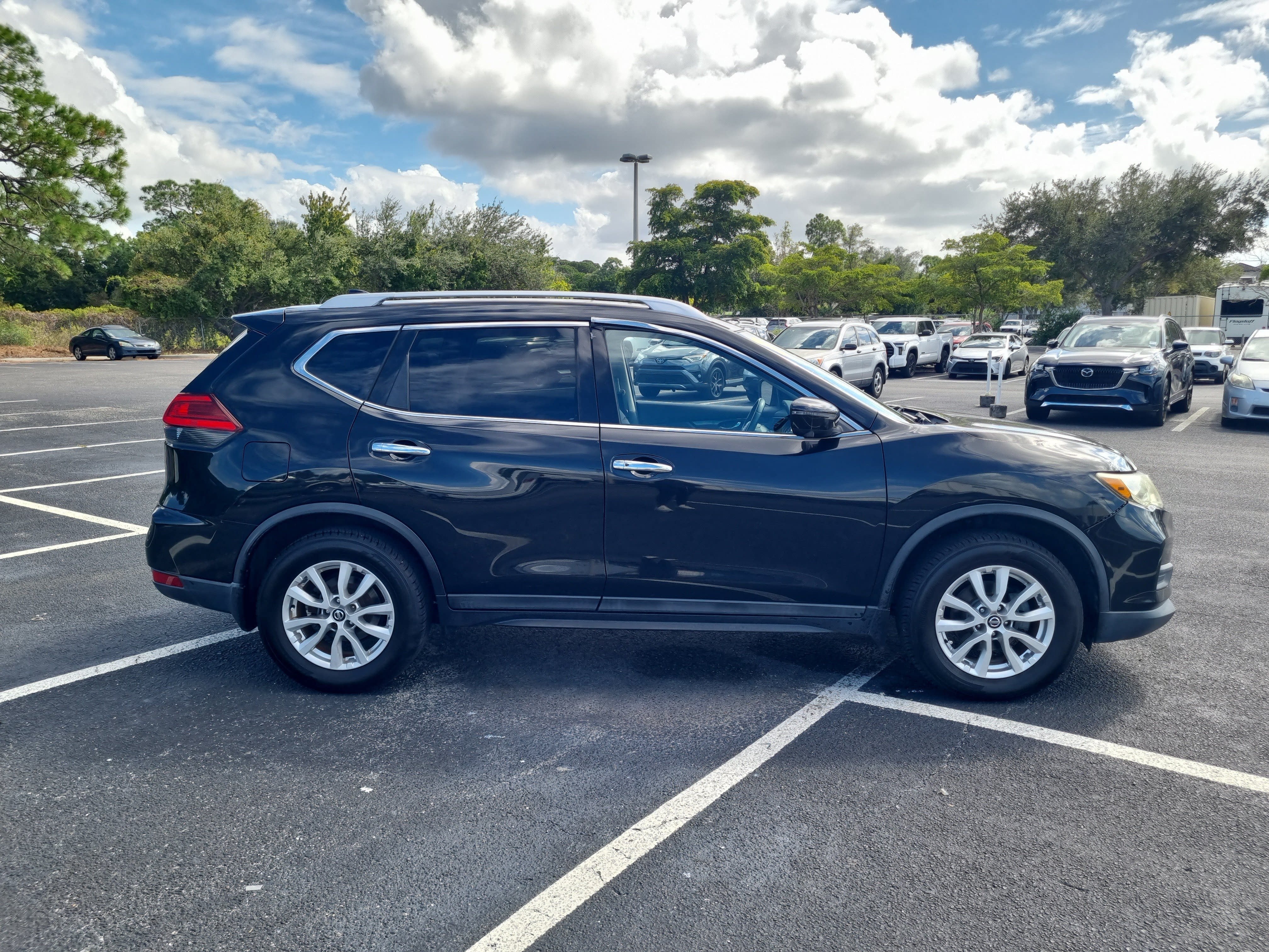 2017 Nissan Rogue SV