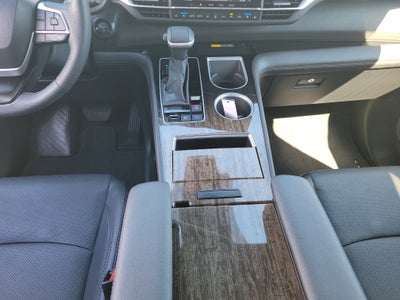 2025 Toyota Sienna Platinum