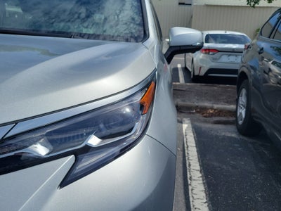 2025 Toyota Sienna Platinum