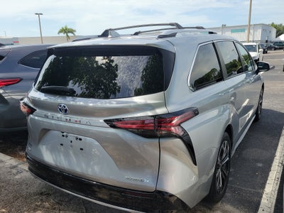 2025 Toyota Sienna Platinum