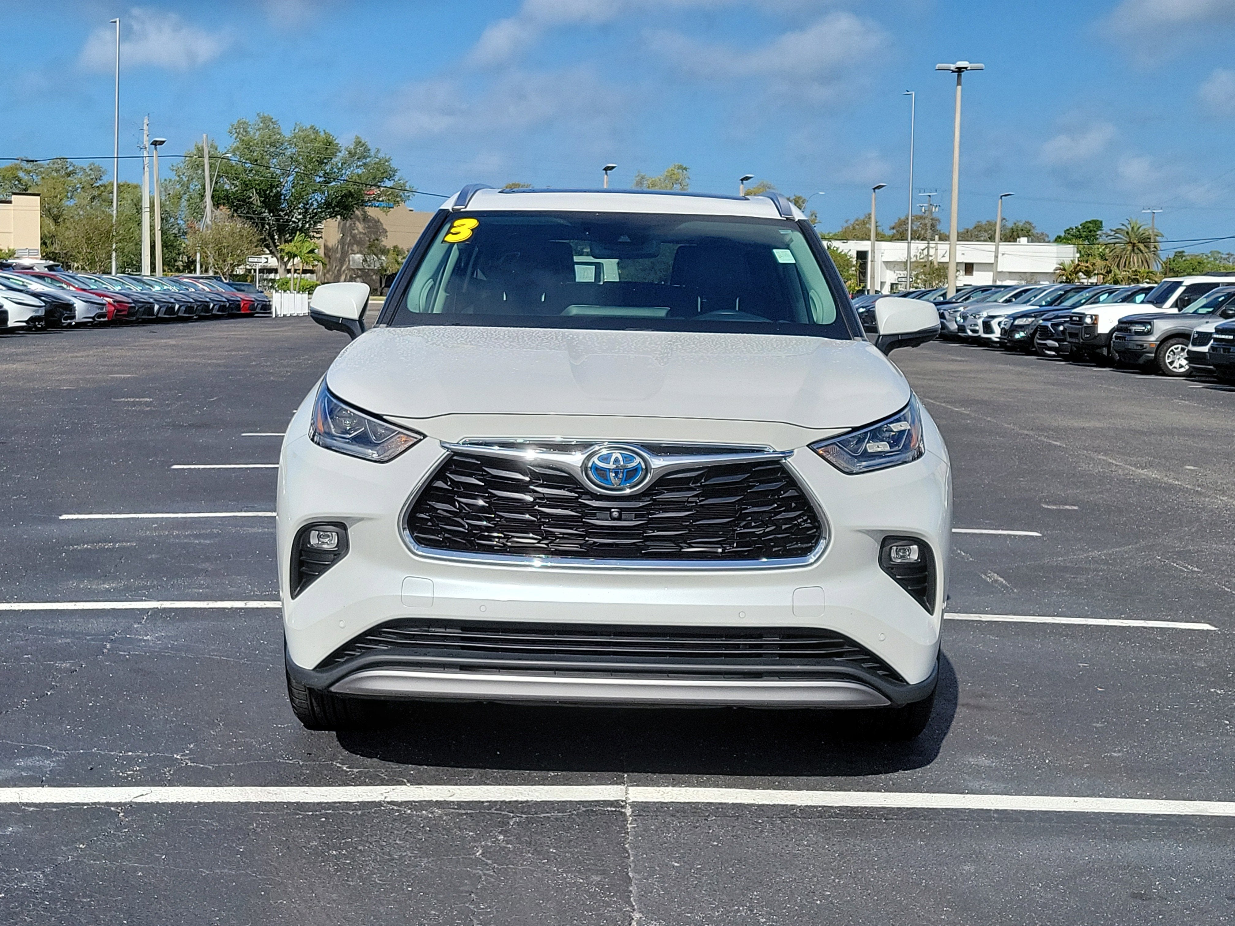 2023 Toyota Highlander Hybrid Platinum