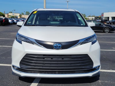 2023 Toyota Sienna XLE