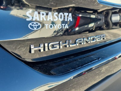 2022 Toyota Highlander LE