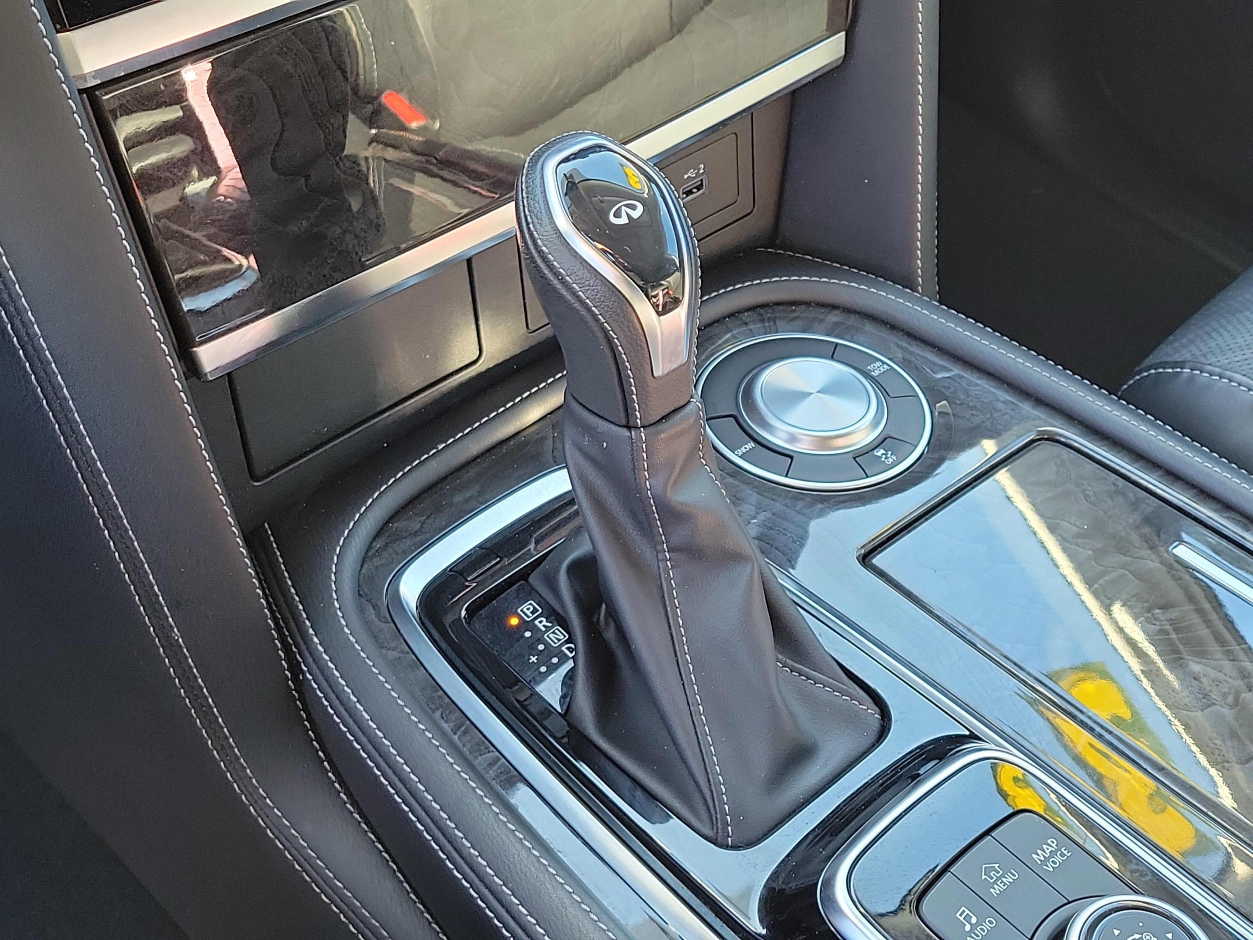 2023 INFINITI QX80 LUXE