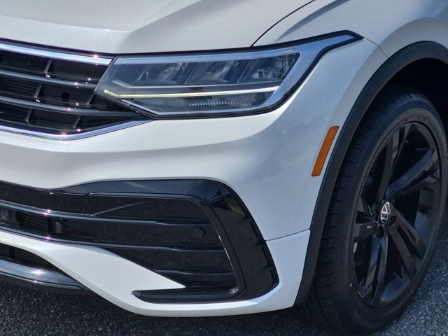 2023 Volkswagen Tiguan SE R-Line Black