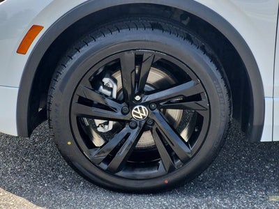 2023 Volkswagen Tiguan SE R-Line Black