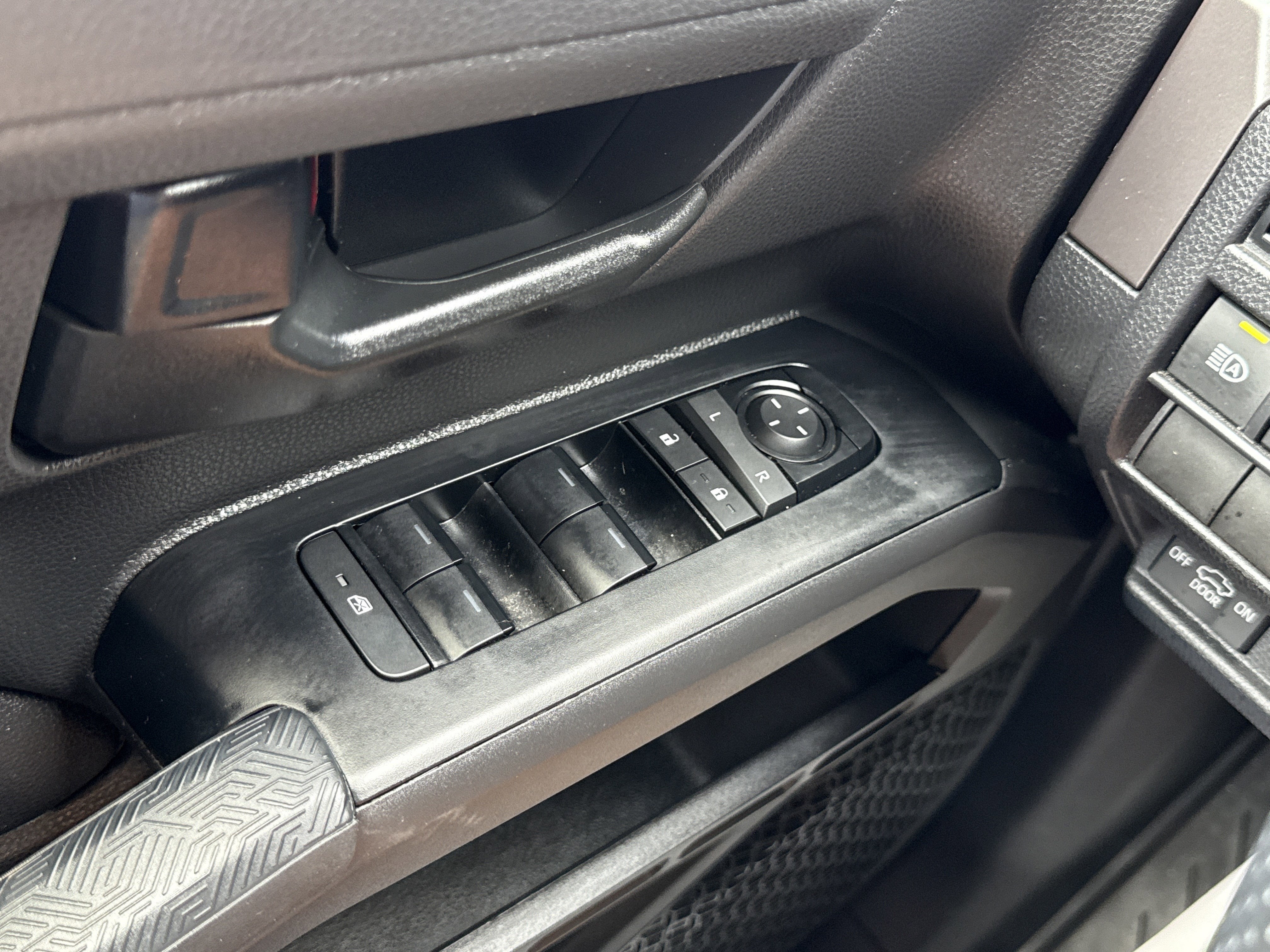 2025 Toyota Tacoma 4WD SR5