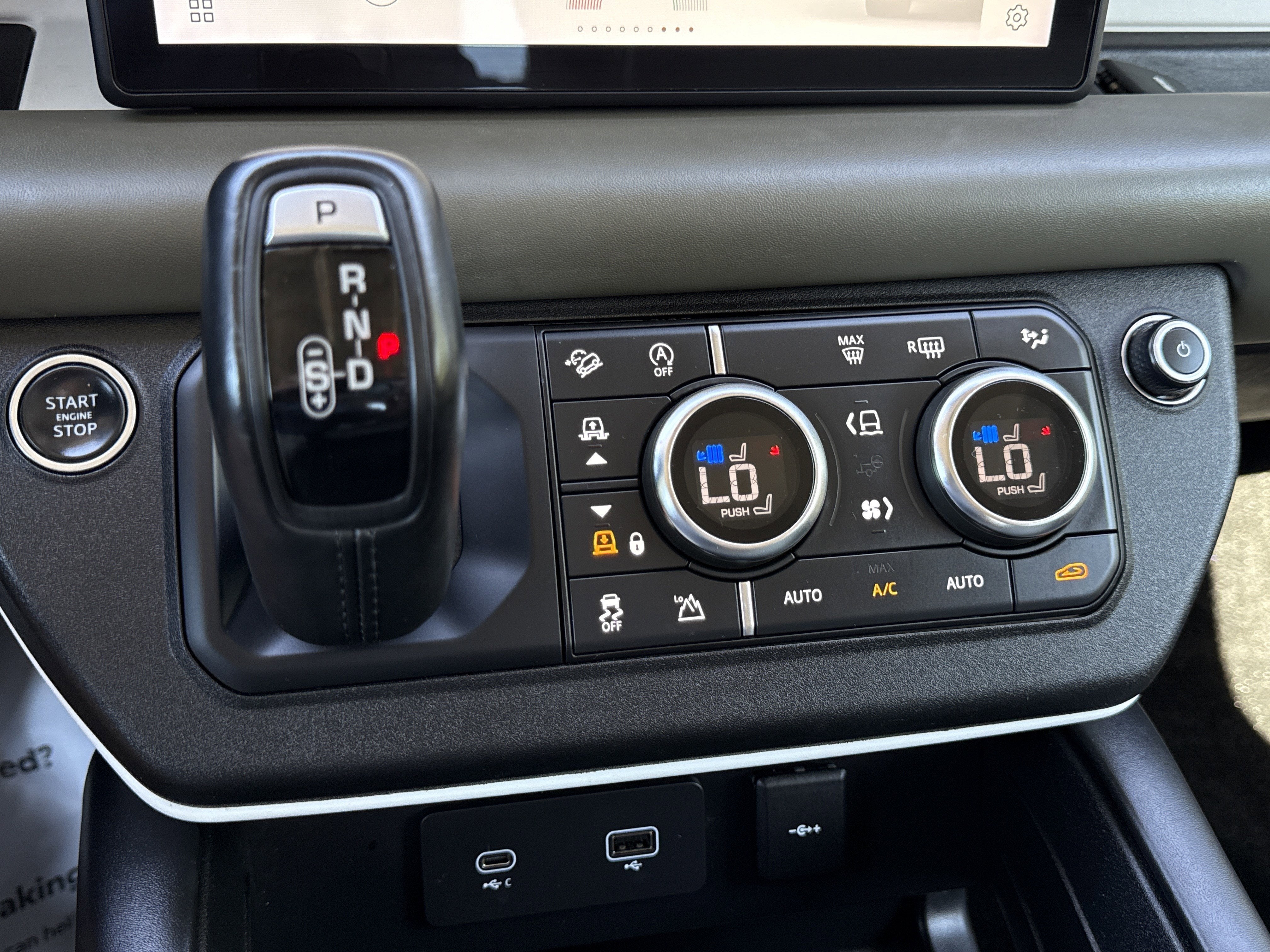 2020 Land Rover Defender SE