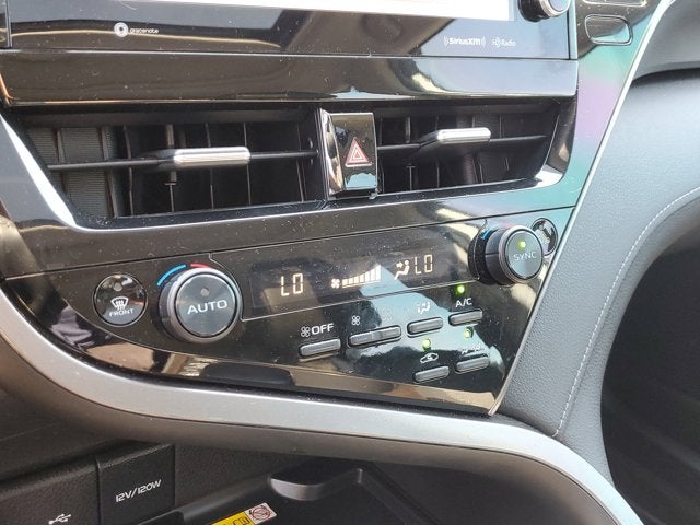 2022 Toyota Camry Hybrid SE