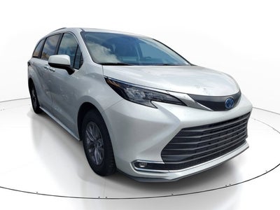 2024 Toyota Sienna XLE